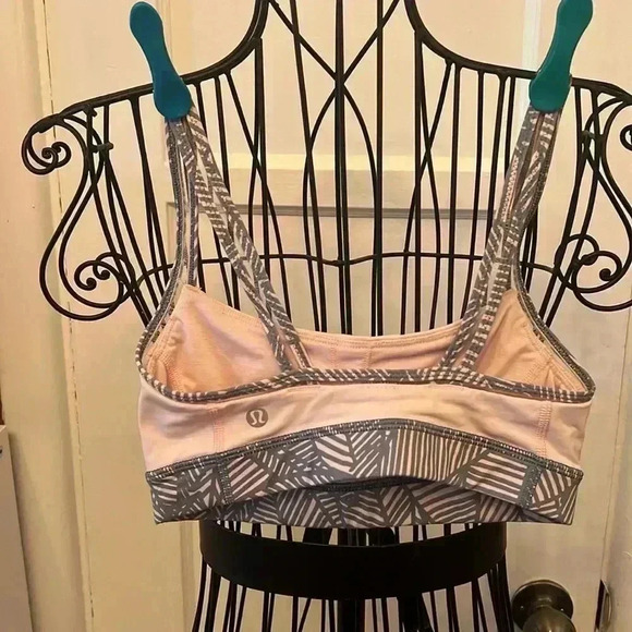 Lululemon Straight Up Bra-Sz 2 - Picture 3 of 5